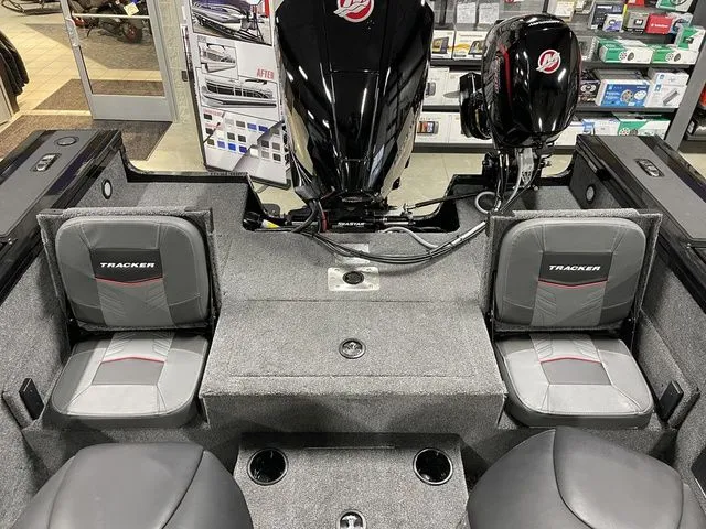 Slide: The Image of Tracker Targa™ V-19 Combo 2026 - 78