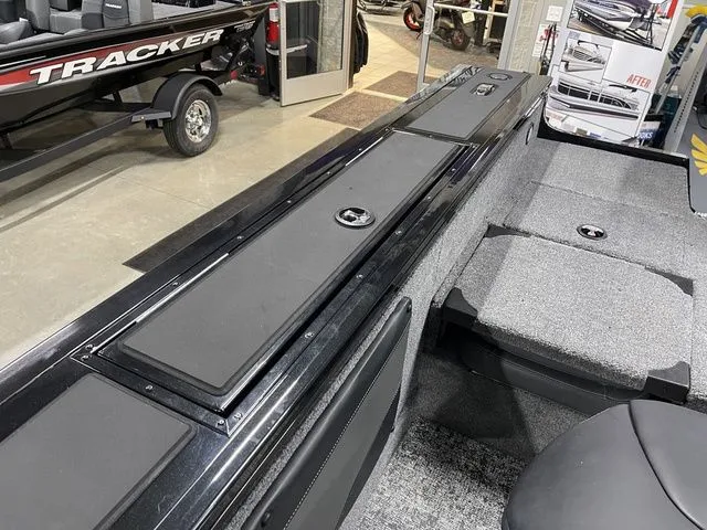 Slide: The Image of Tracker Targa™ V-19 Combo 2026 - 79