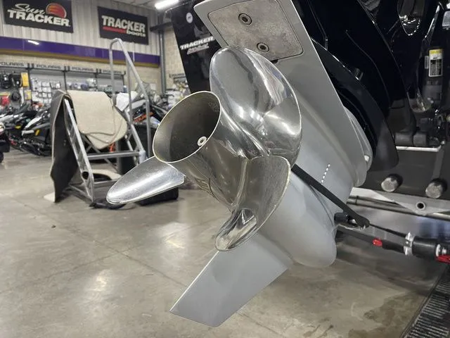 Slide: The Image of Tracker Targa™ V-19 Combo 2026 - 8