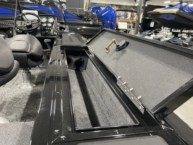 Slide: The Image of Tracker Targa™ V-19 Combo 2026 - 80