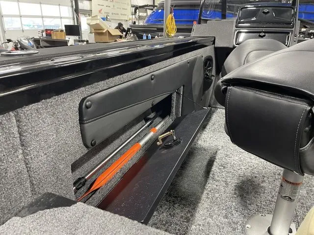 Slide: The Image of Tracker Targa™ V-19 Combo 2026 - 81