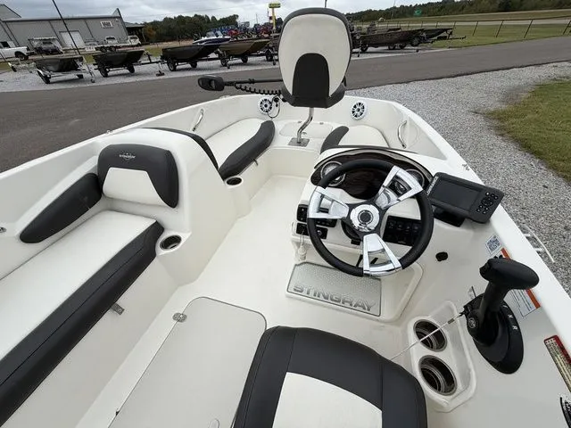 Slide: The Image of Stingray 182 2019 - 9