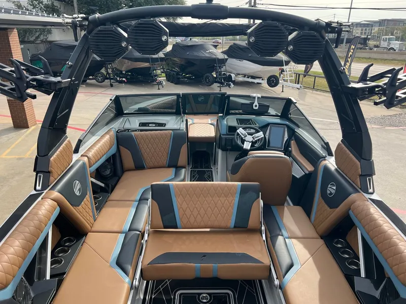 Slide: The Image of Tigé 23ZX 2023 - 12