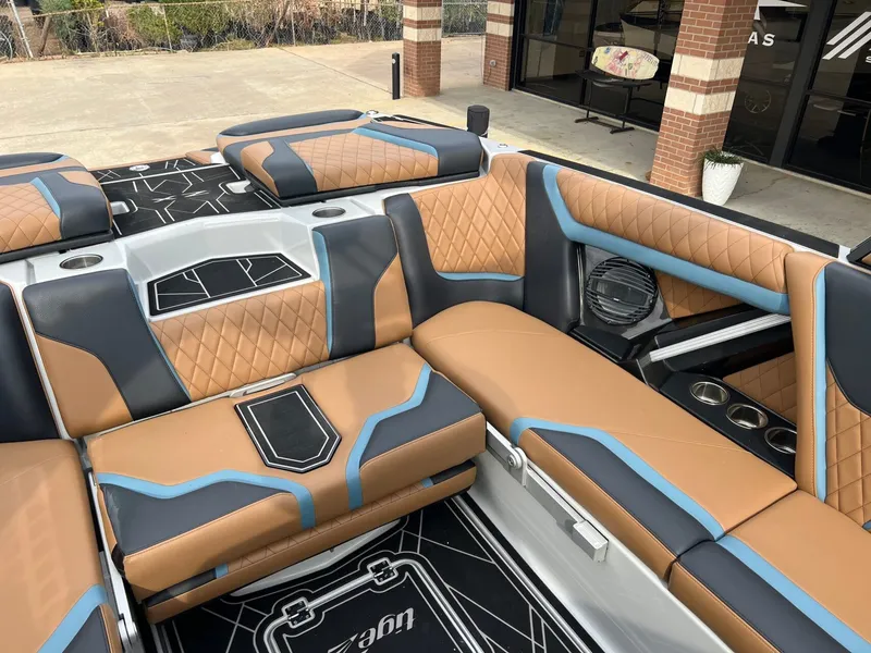 Slide: The Image of Tigé 23ZX 2023 - 14