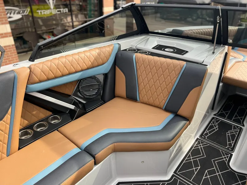 Slide: The Image of Tigé 23ZX 2023 - 15