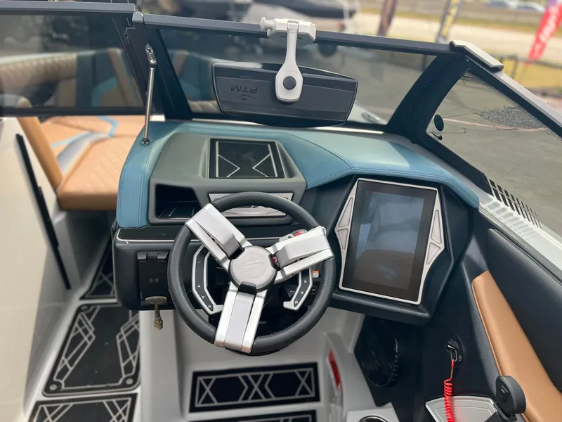 Slide: The Image of Tigé 23ZX 2023 - 17