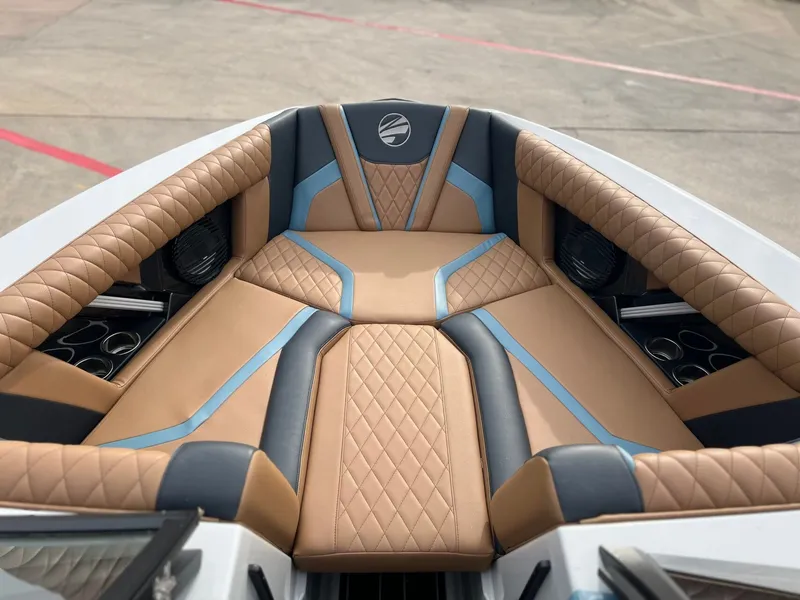 Slide: The Image of Tigé 23ZX 2023 - 18