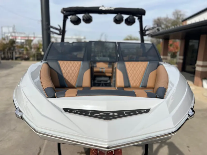 Slide: The Image of Tigé 23ZX 2023 - 19