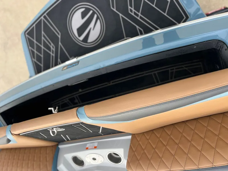 Slide: The Image of Tigé 23ZX 2023 - 9