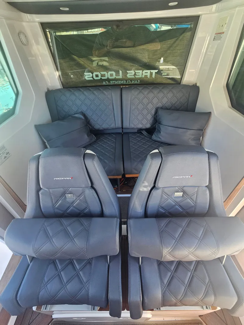 Slide: The Image of Axopar 28 Cabin AC 2021 - 12