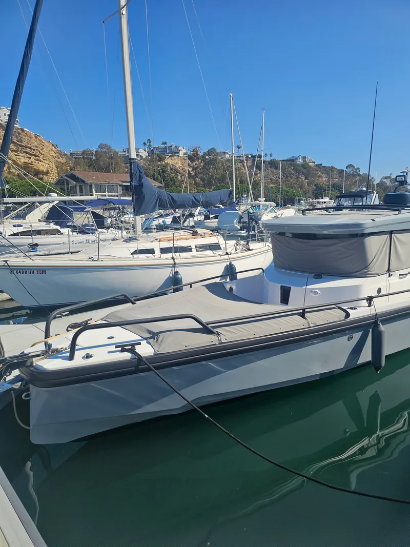 Slide: The Image of Axopar 28 Cabin AC 2021 - 2