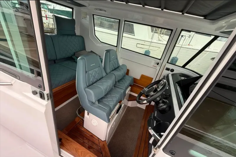 Slide: The Image of Axopar 28 Cabin AC 2021 - 20