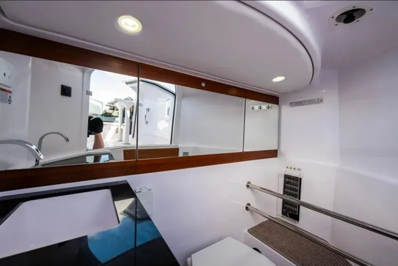 Slide: The Image of Axopar 28 Cabin AC 2021 - 23