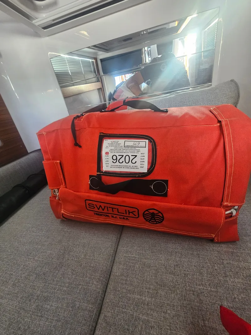 Slide: The Image of Axopar 28 Cabin AC 2021 - 26