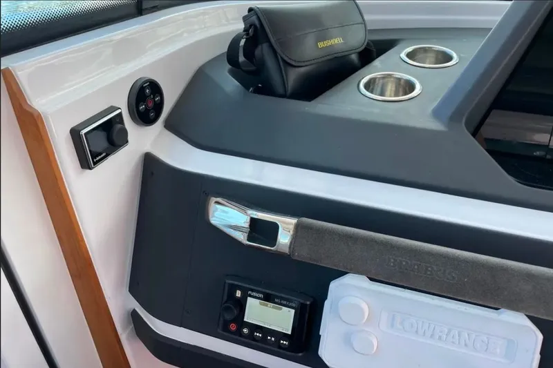 Slide: The Image of Axopar 28 Cabin AC 2021 - 9