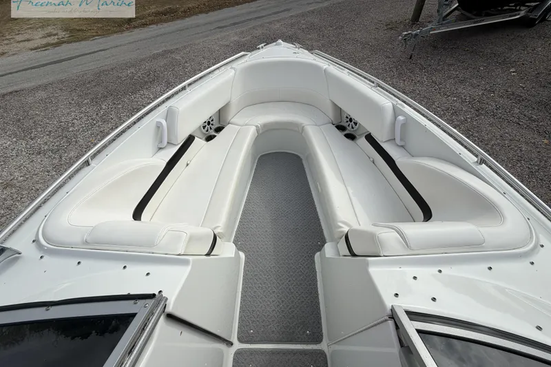 Slide: The Image of 2007 Formula 260 Bowrider with spacious white seating and sleek design. - 12