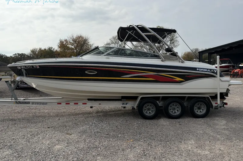 The Image of 2007 Formula 260 Bowrider boat on a trailer, parked outdoors. - 2