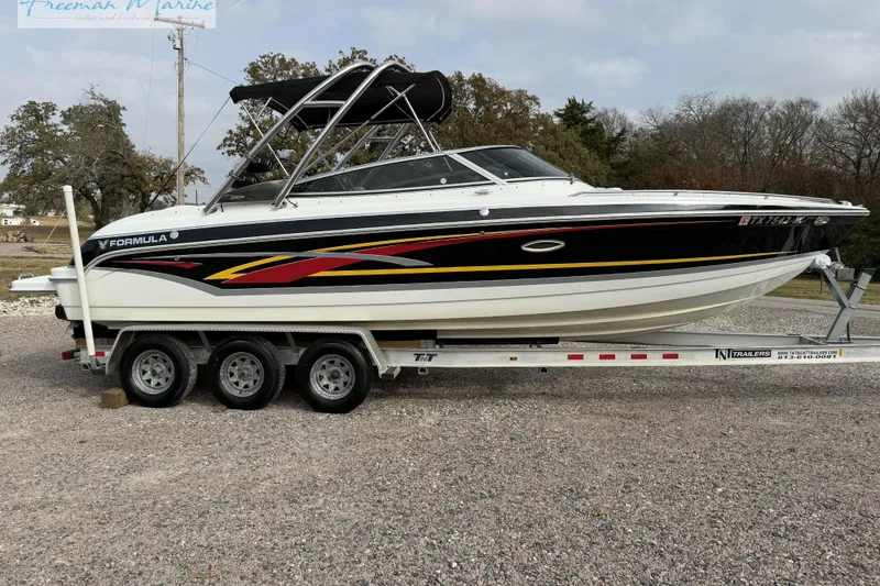 Slide: The Image of 2007 Formula 260 Bowrider boat on trailer, side view, outdoors. - 7