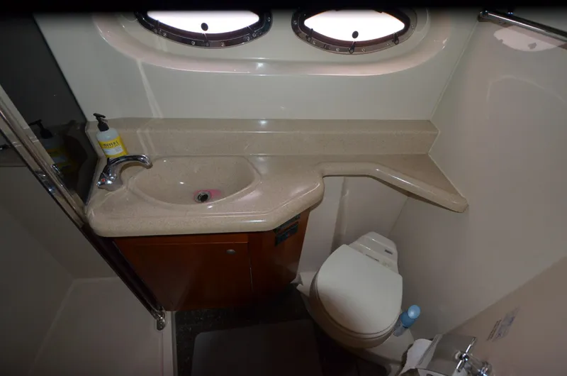 Slide: The Image of Bathroom of the 2007 Cruisers Yachts 415 Express Motoryacht. - 18