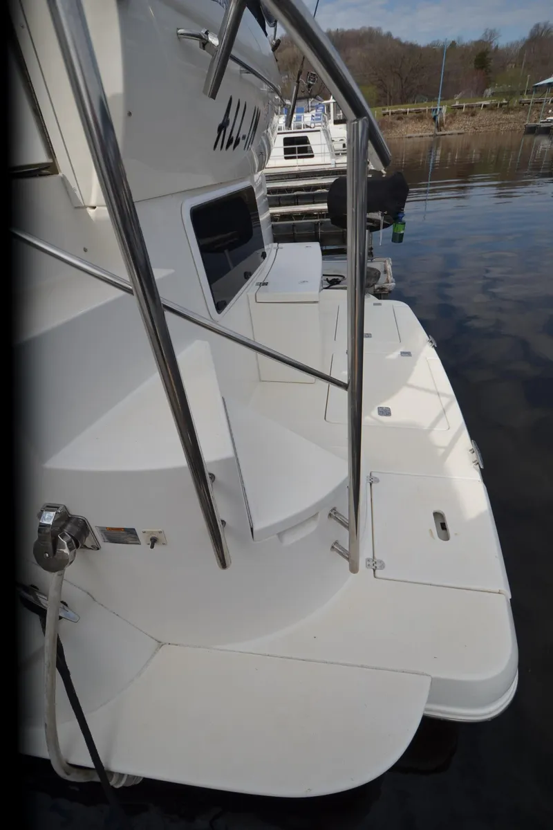 Slide: The Image of 2007 Cruisers Yachts 415 Express Motoryacht at dock. - 30