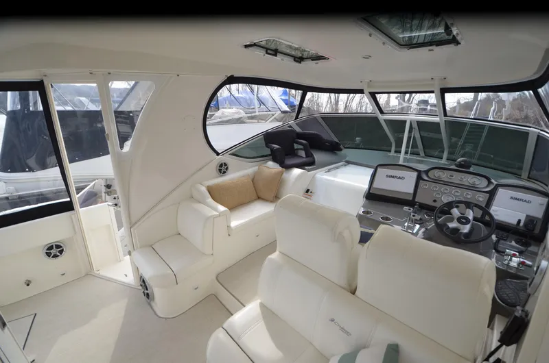 Slide: The Image of Interior of 2007 Cruisers Yachts 415 Express Motoryacht, luxurious and modern. - 4