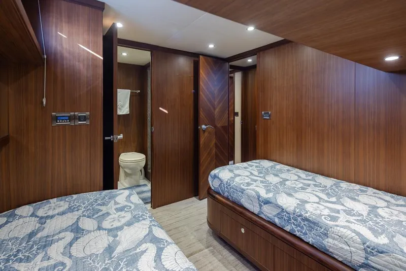 Slide: The Image of Luxurious 2014 Ocean Alexander 85 yacht cabin with twin beds and ensuite bathroom. - 52