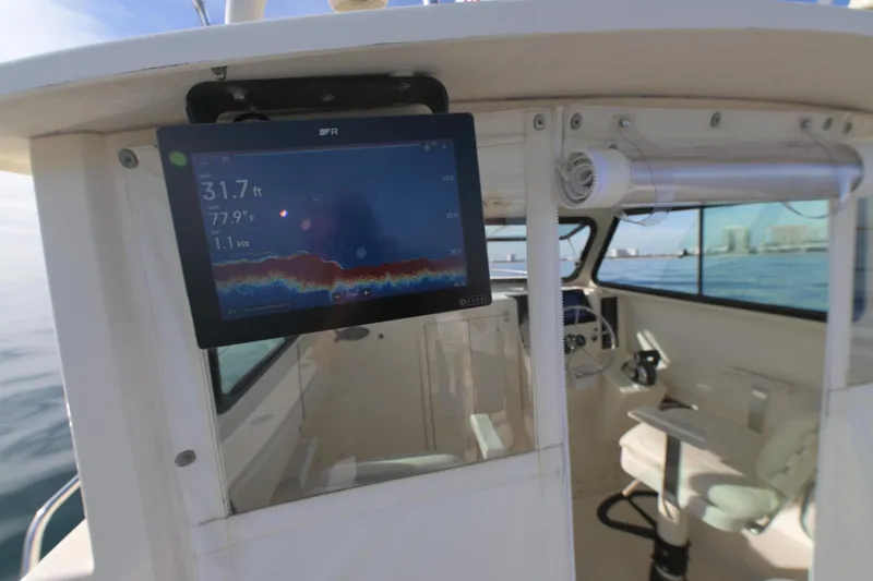 Slide: The Image of Cockpit Raymarine Axiom 12 XL - 19