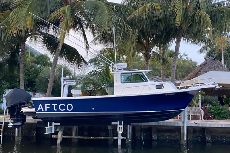 Slide: The Image of 2001 Parker 2520 Deep Vee Sport Cabin boat on open water. - 2