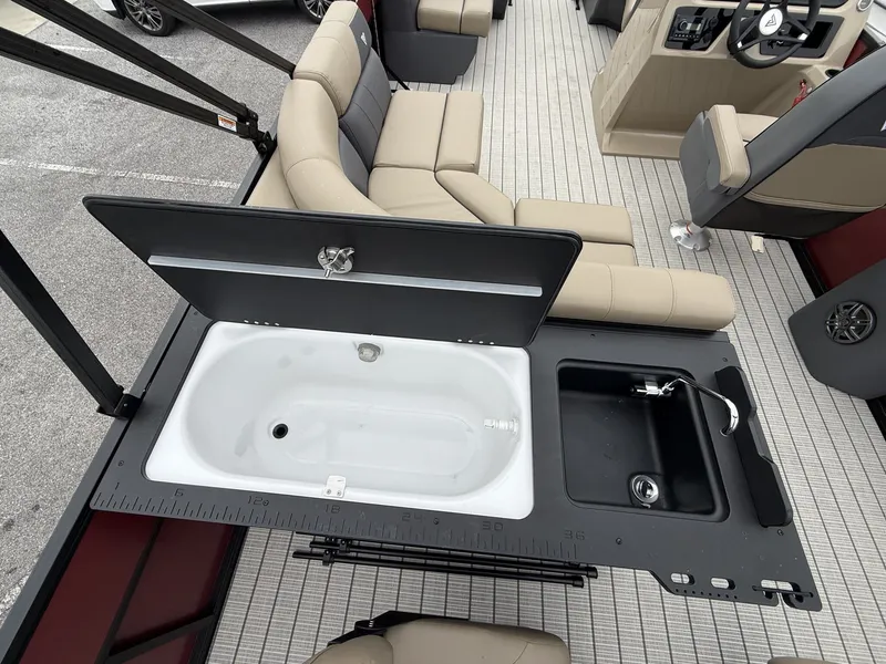 Slide: The Image of Viaggio Lago V 20R-HONDA 115 2026 - 3