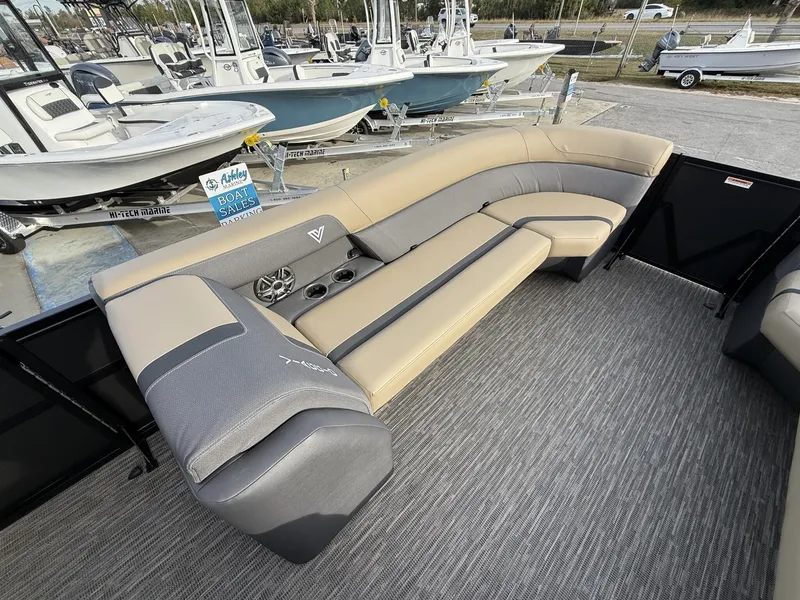 Slide: The Image of Viaggio Lago X TRITOON-HONDA 250 2026 - 11