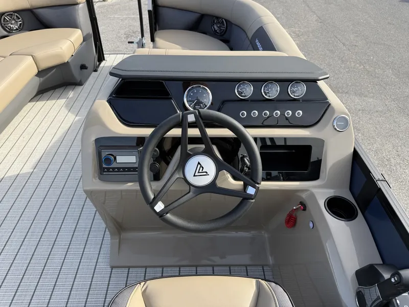 Slide: The Image of Viaggio Lago V 20R-HONDA 115 2026 - 7