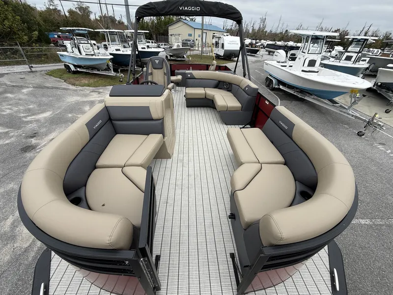 Slide: The Image of Viaggio Lago V 20R-HONDA 115 2026 - 6