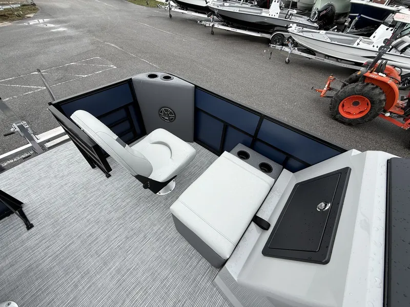 Slide: The Image of Viaggio Lago V 20F-HONDA 115 2026 - 11