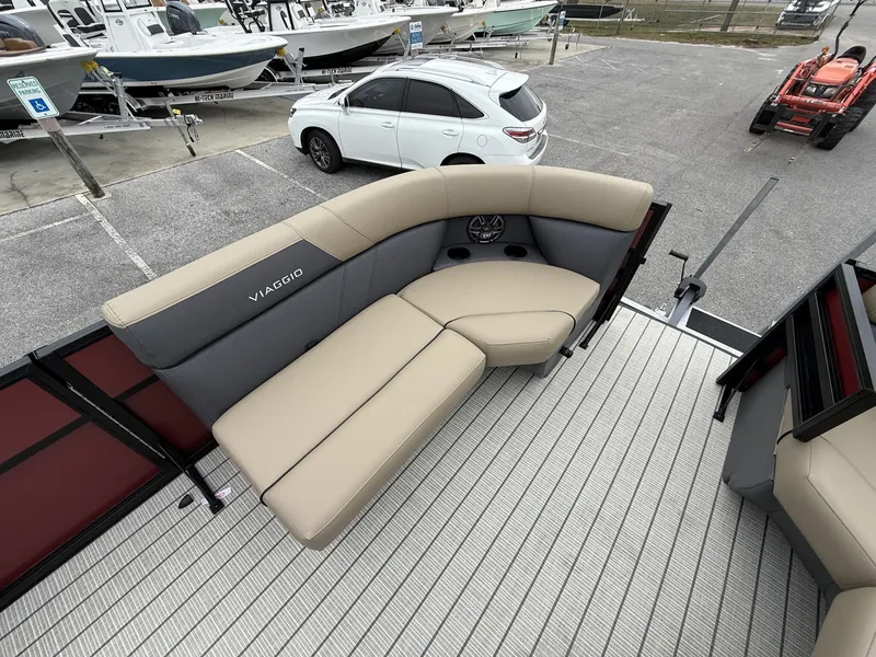 Slide: The Image of Viaggio Lago V 20R-HONDA 115 2026 - 9