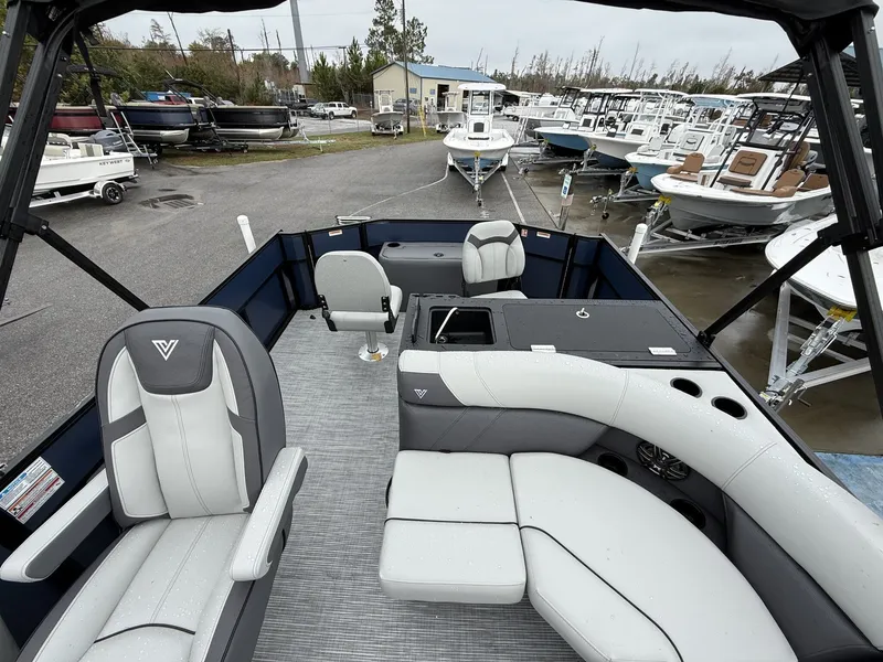 Slide: The Image of Viaggio Lago V 20F-HONDA 115 2026 - 9