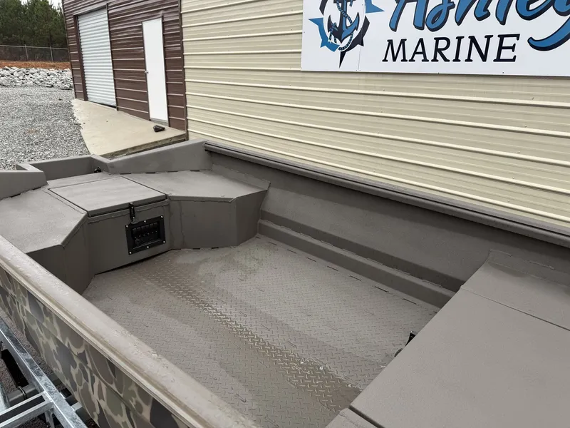 Slide: The Image of Reaper Boats 553 STEP TRANSOM 2026 - 7