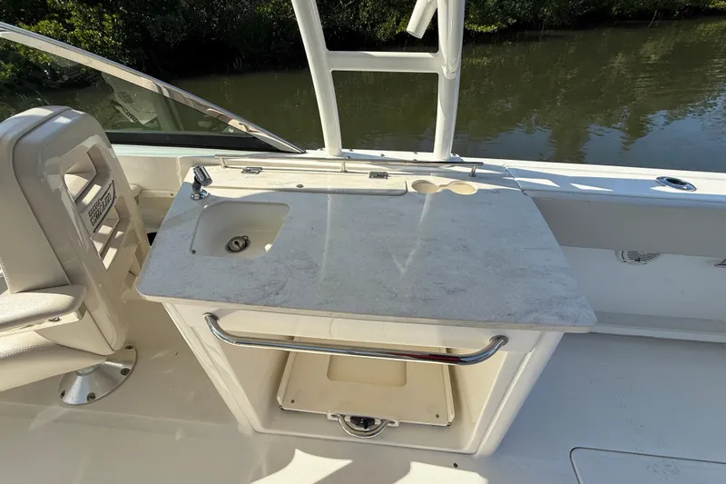 Slide: The Image of 2018 Boston Whaler 270 Vantage boat interior with sink and countertop. - 18