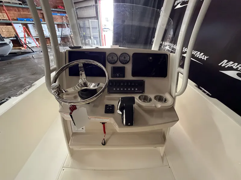 Slide: The Image of Boston Whaler 250 Dauntless 2026 - 24