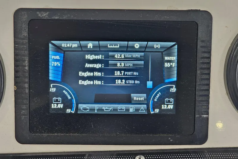 Slide: The Image of Display screen of 2021 Yamaha Boats 210 FSH Sport showing fuel, speed, and engine hours. - 10