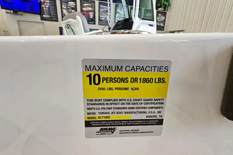 Slide: The Image of Capacity label on 2021 Yamaha Boats 210 FSH Sport, max 10 persons or 1860 lbs. - 19