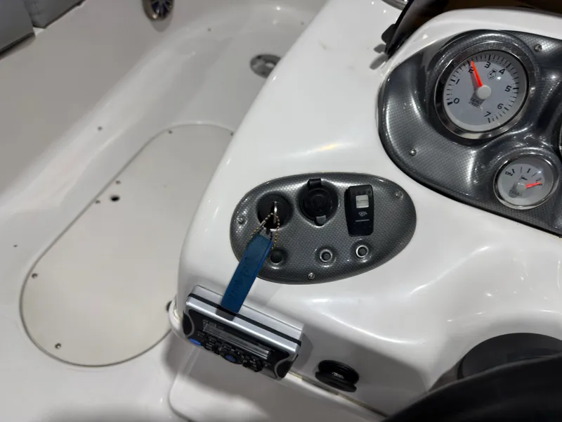 Slide: The Image of Dashboard of a 2014 Starcraft 2000 Limited boat. - 12