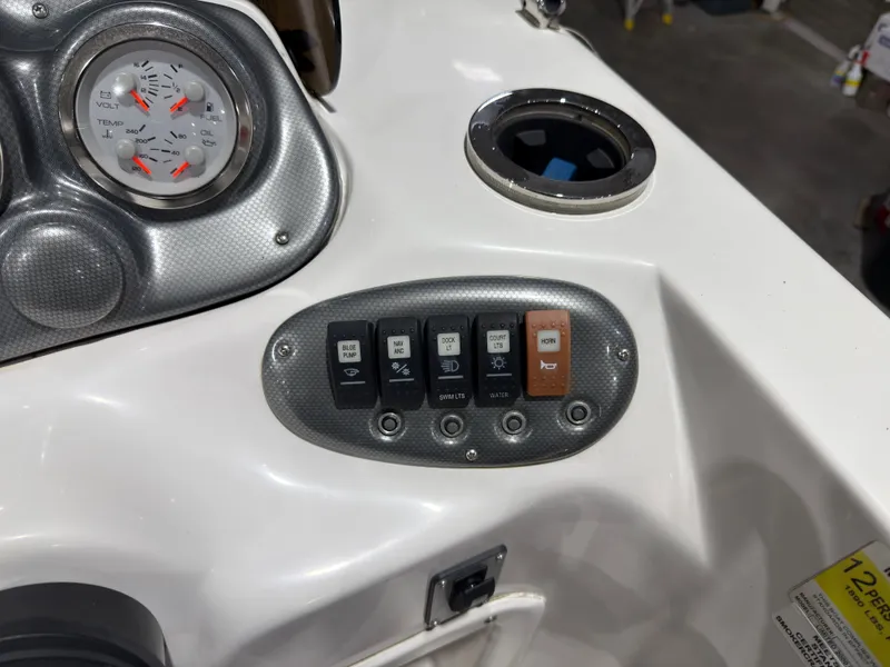 Slide: The Image of Dashboard of a 2014 Starcraft 2000 Limited boat. - 15