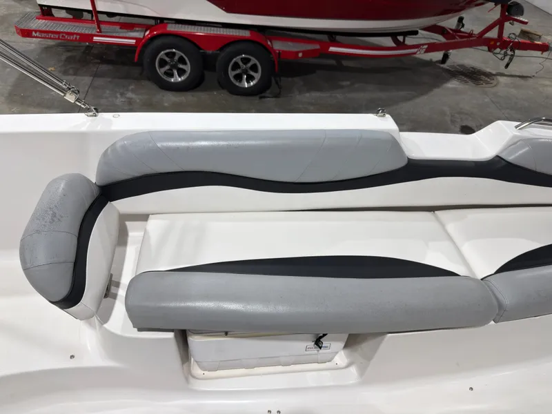 Slide: The Image of Starcraft 2000 Limited 2014 boat seat with gray upholstery. - 17