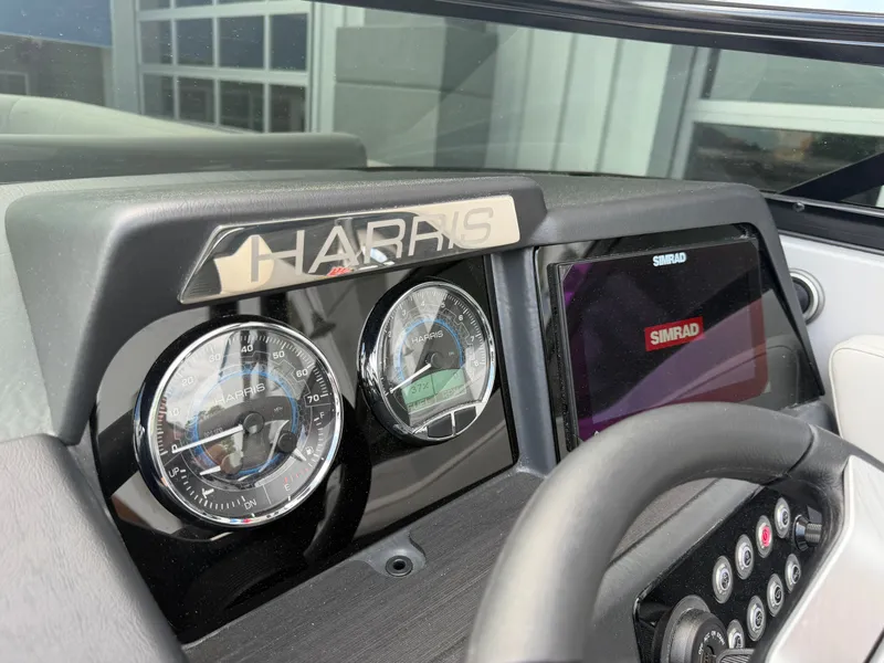 Slide: The Image of Dashboard of Harris Solstice DC 250 boat, model year 2026. - 38