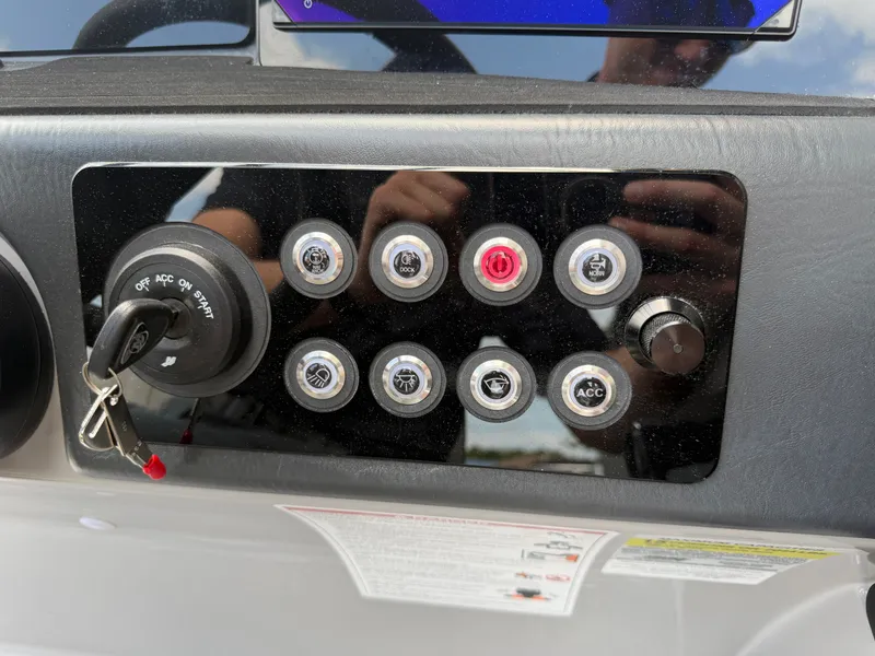 Slide: The Image of Dashboard of Harris Solstice DC 250 boat, model year 2026. - 39