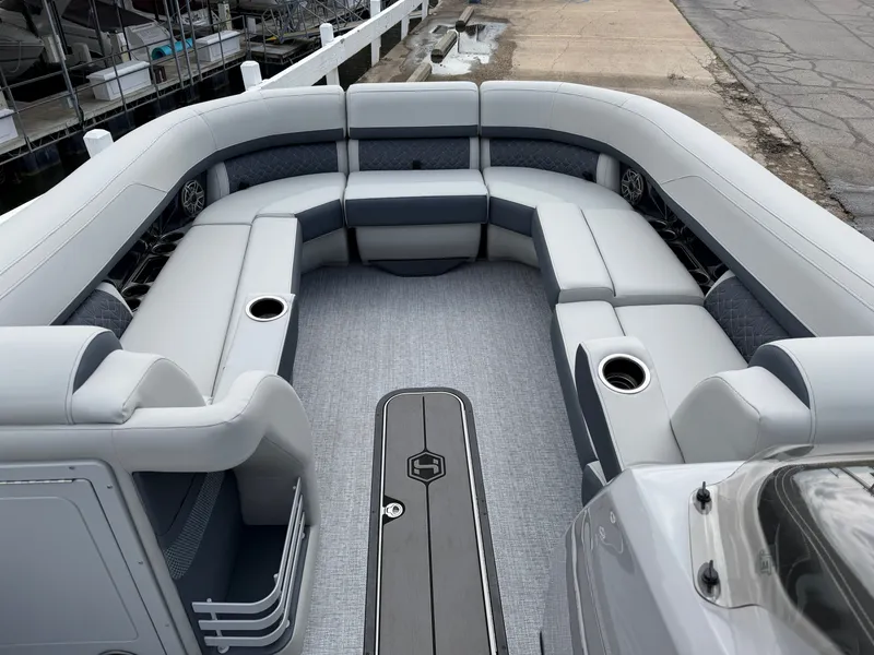 Slide: The Image of Interior of 2026 Harris Grand Mariner 270 pontoon boat. - 14