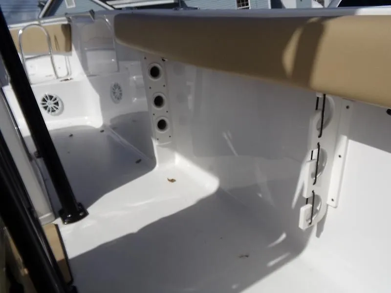 Slide: The Image of Sportsman Heritage 231 Center Console 2018 - 12