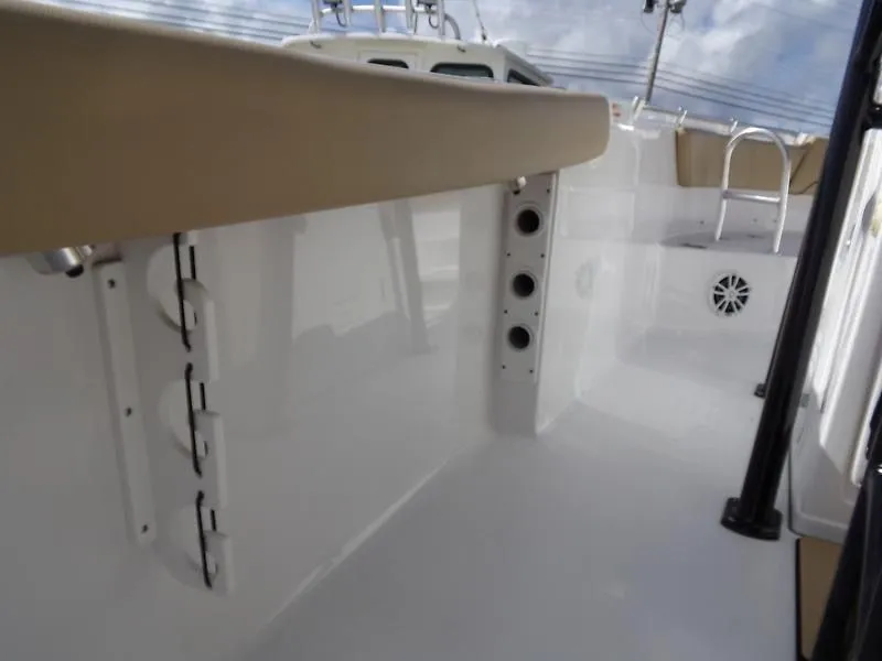 Slide: The Image of Sportsman Heritage 231 Center Console 2018 - 13