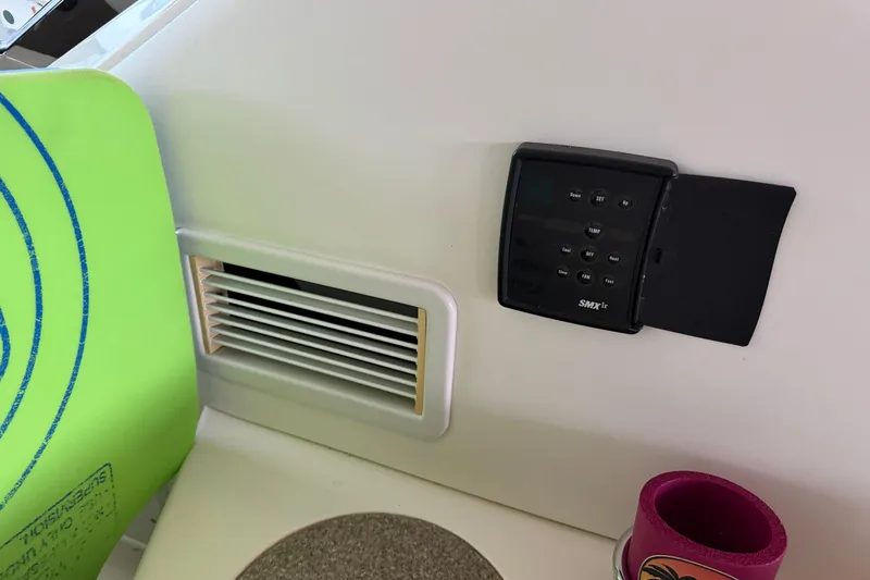 Slide: The Image of Control panel and vent inside 2006 Sea Ray 40 Sundancer boat cabin. - 30