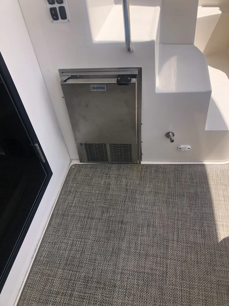 Slide: The Image of Carver Yachts C40 2014 - 26